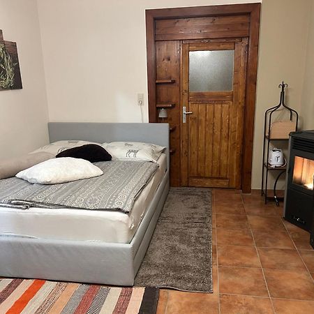 Miniferienwohnung Fuer Unkompliziertes Naturliebhaberpaerchen Payerbach Dış mekan fotoğraf